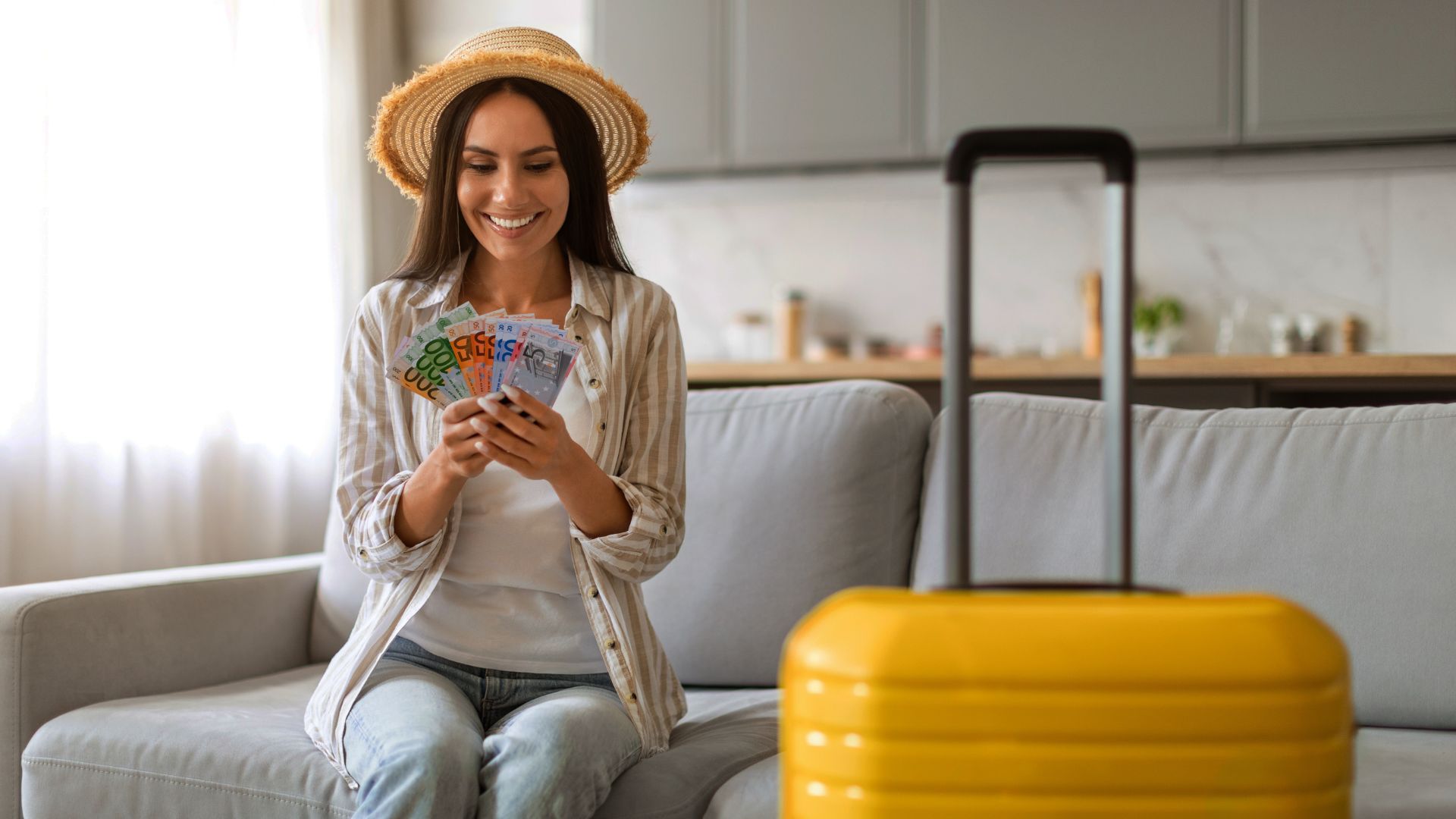 Go Further Image with money 1920 x 1080_1_1