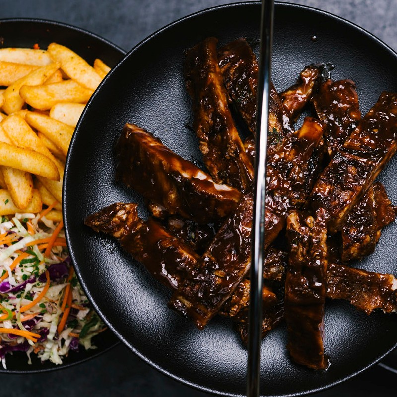 plates of ribs, chips and slaw